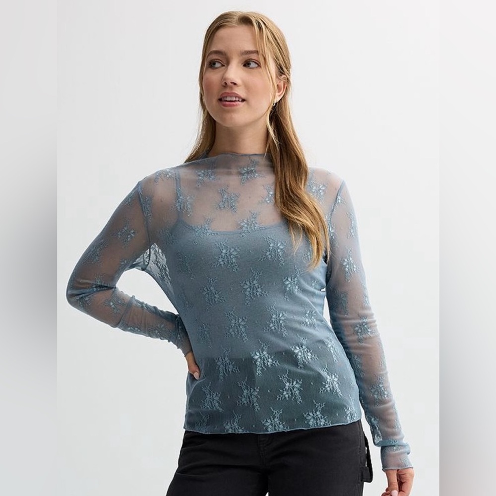 Liberty Love Long Sleeve Lace top - Cornflower Blue - Size M - NWT